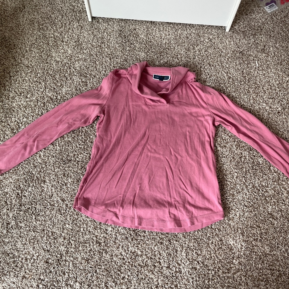 Pink flattering work out top/ casual long sleeve